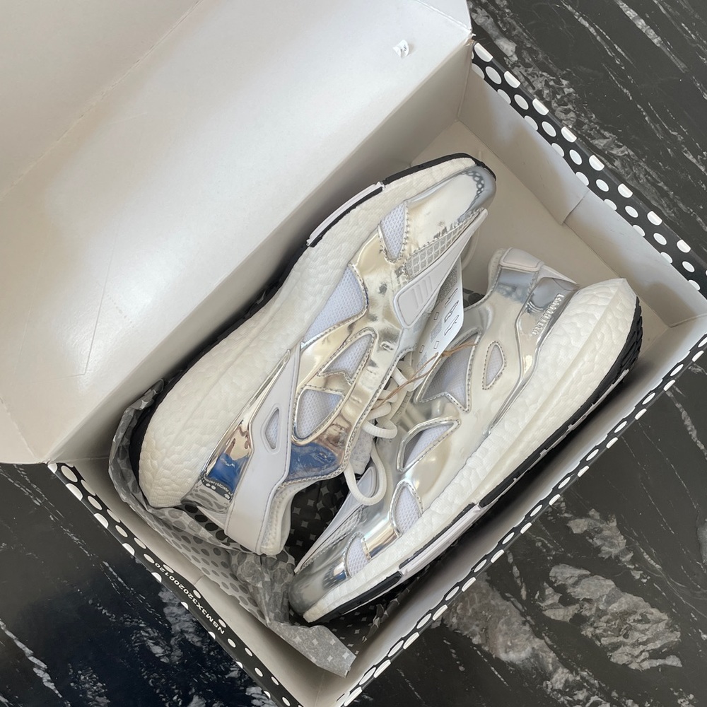 adidas by Stella McCartney
ASMC Ultraboost Sneakers 22 Silver sz 7.5